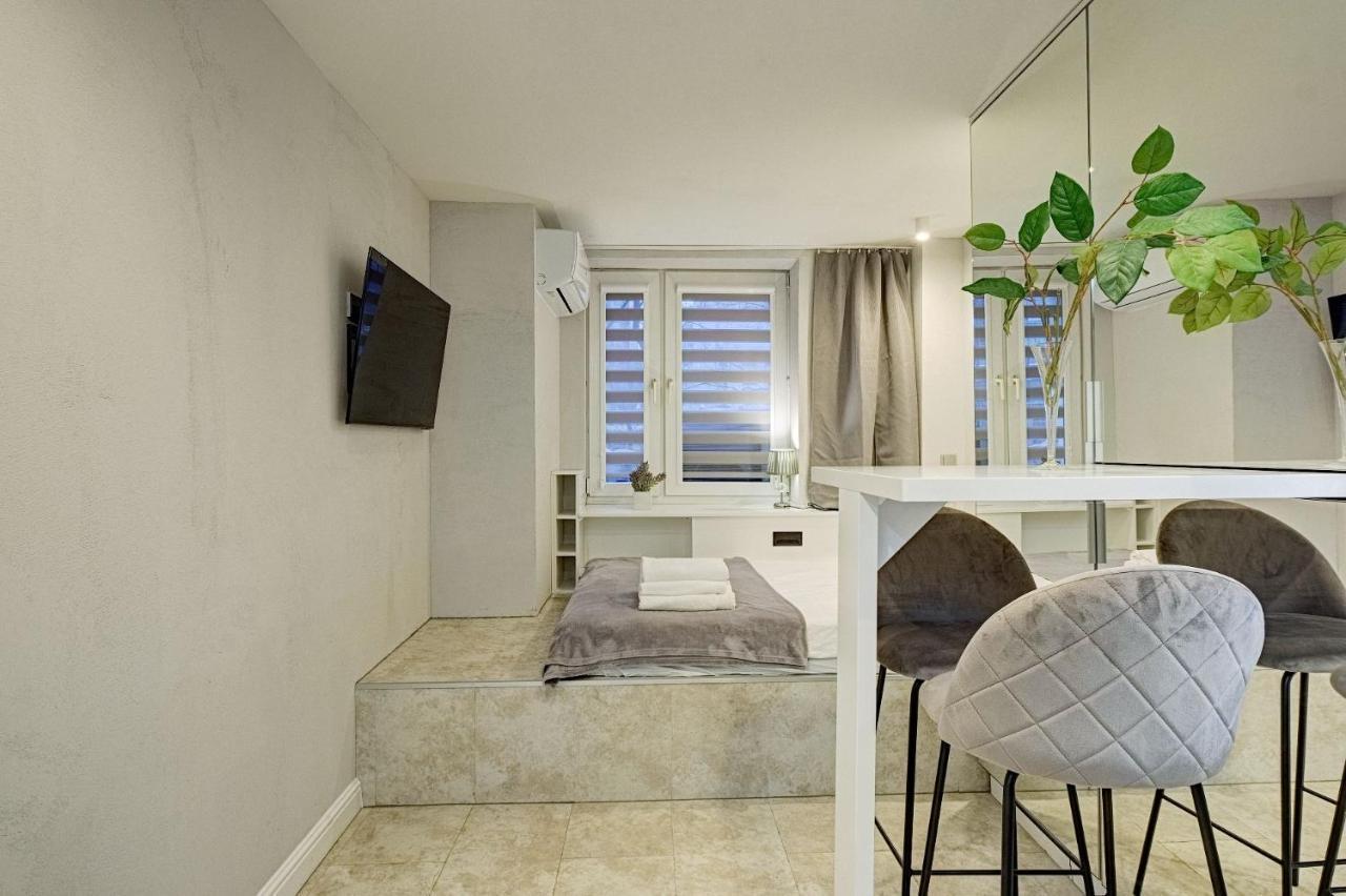 Appartamento Lobby 55 - Ac And Smart Tv Varsavia Esterno foto